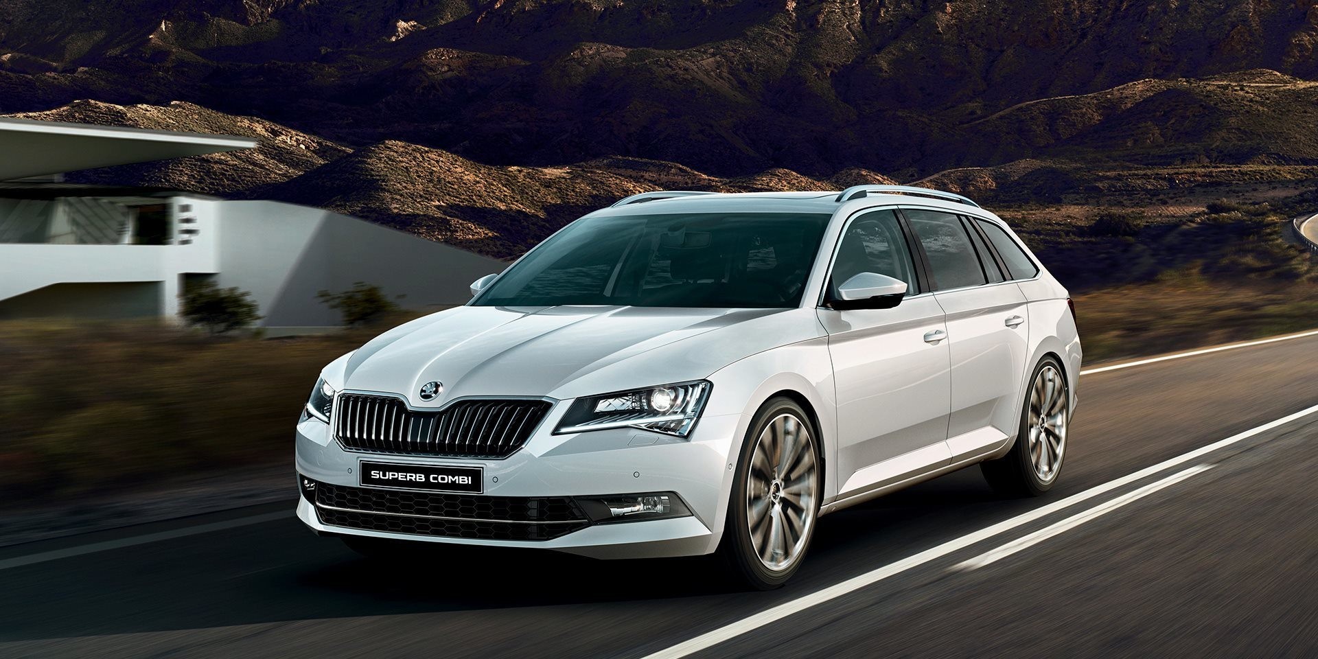 Jetzt den SKODA Superb bei Tiemeyer leasen!